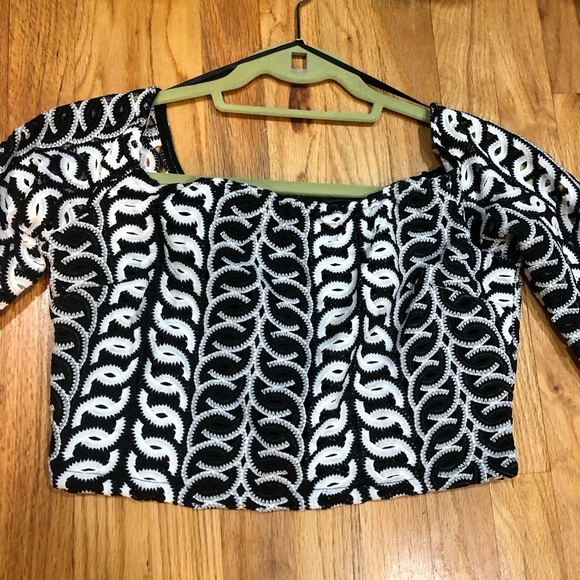 Blithe white and black crop top - Picture 13 of 15